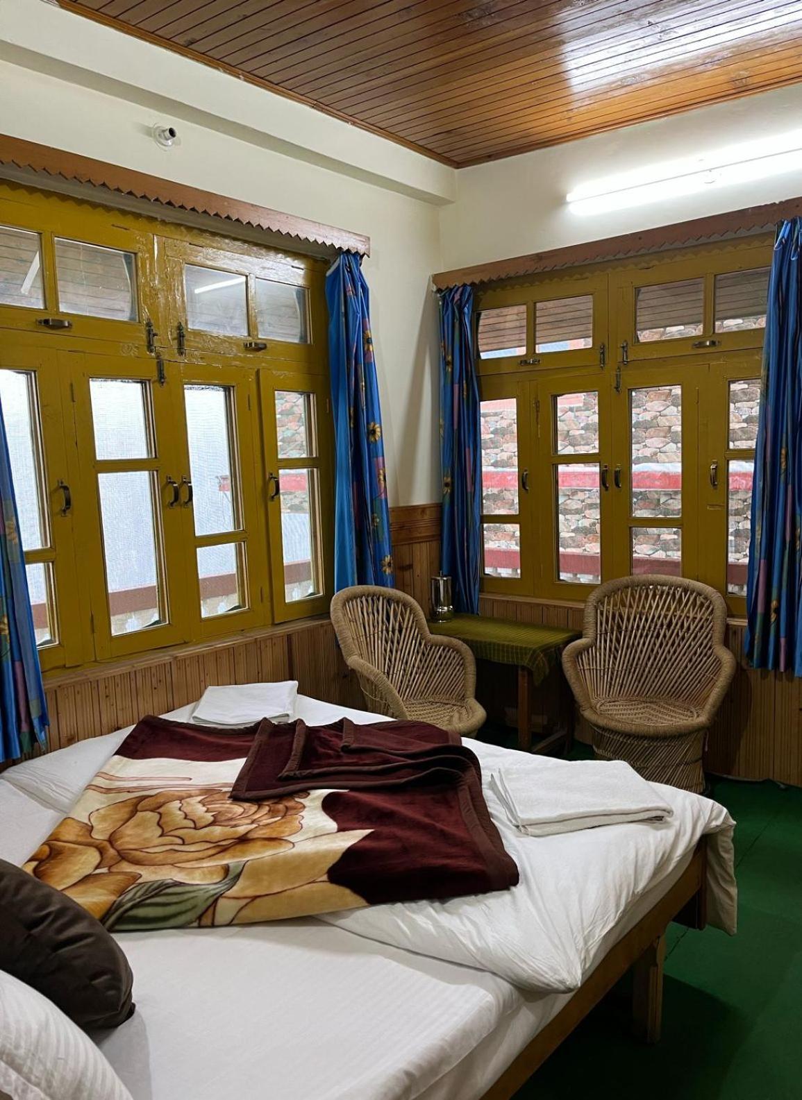 Sojhaholidayinn Shoja Exterior photo
