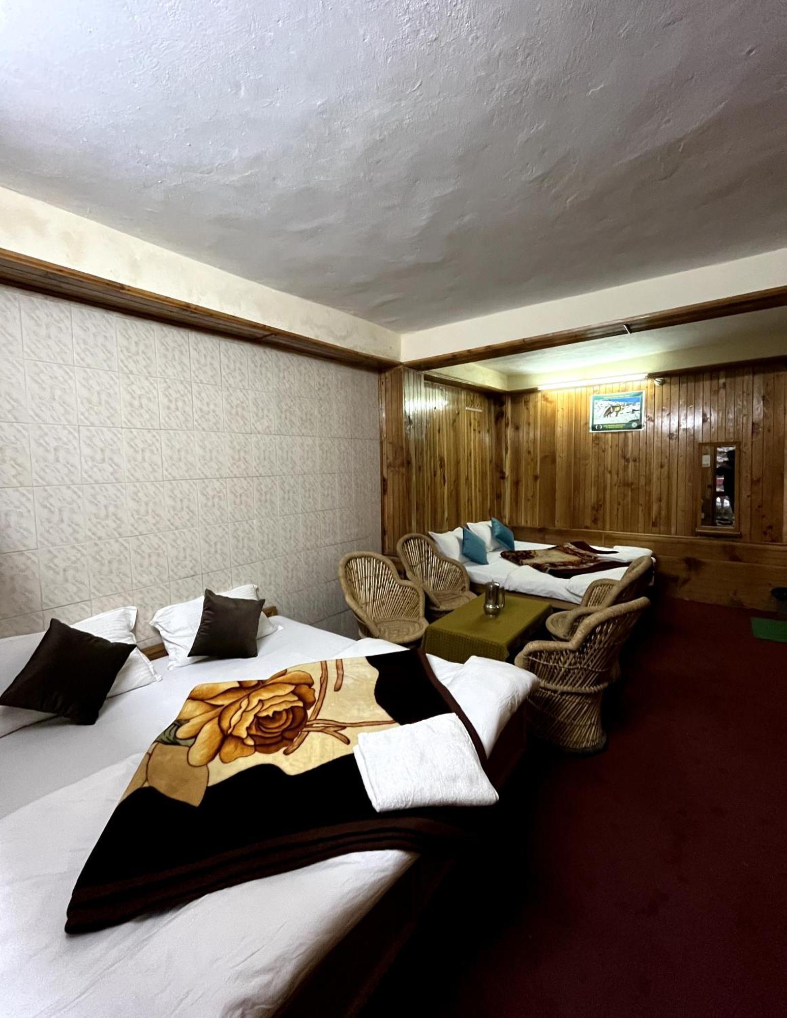 Sojhaholidayinn Shoja Exterior photo