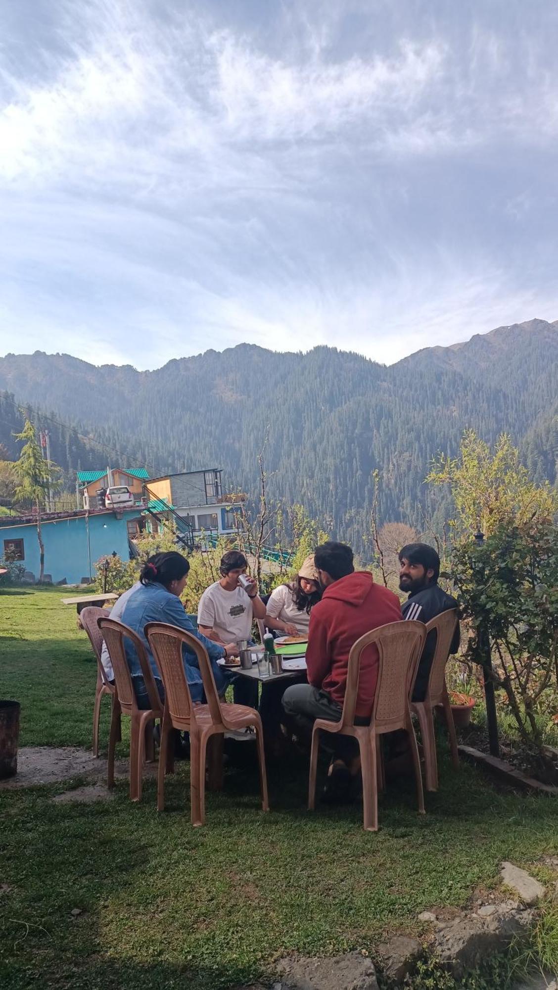 Sojhaholidayinn Shoja Exterior photo