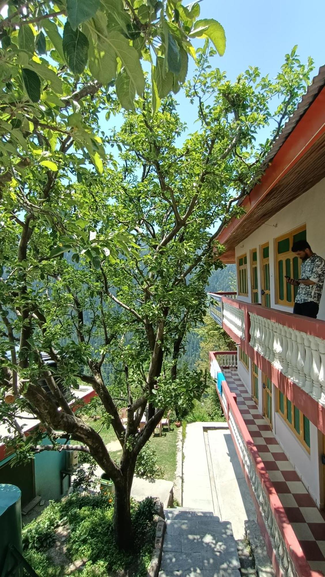 Sojhaholidayinn Shoja Exterior photo